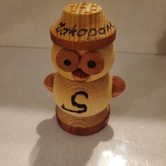 Vintage Wooden Carved Salt and Pepper Shakers Handmade 3" Zakopane Poland Owls - Picture 3 of 8